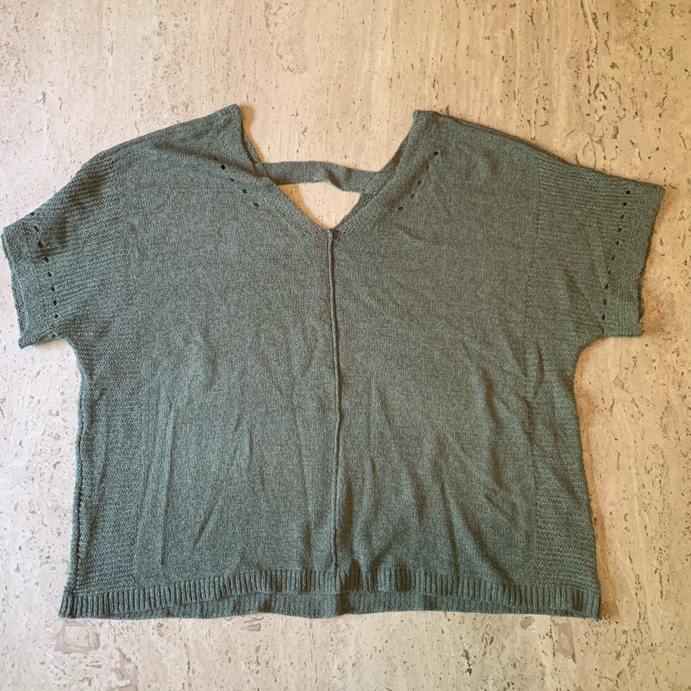 Apt 9 Green short sleeve v cut shirt